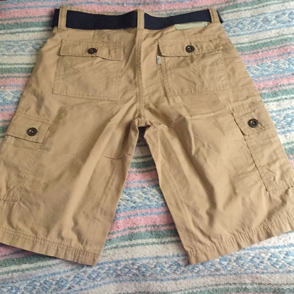 Levis khaki cargo shorts with belt nwot - Picture 3 of 3